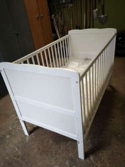 Childs Cot. 