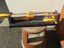 Contractor heavy duty floor and wall tile cutter. 