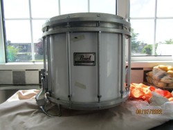 PEARL MARCHING SNARE DRUM . WITH 