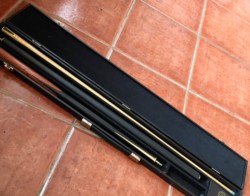 Snooker cue and case 