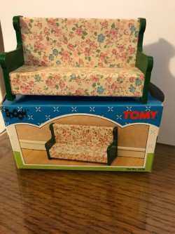 Green/floral Settee - Sylvanian Families 