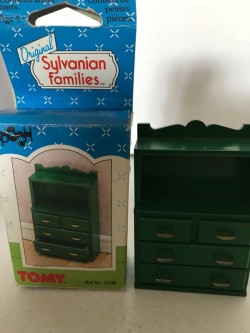 Vintage Green Welsh Dresser -Sylvanian Families 