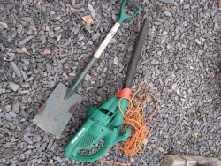 Leaf blower and spade 