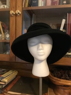 New Vintage  Black Hat  