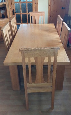 Solid oak table with 6 chairs 