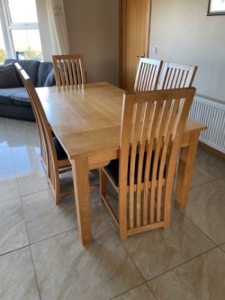Oak Dining Table & 6 chairs 