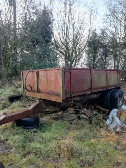 TIPPING TRAILER 