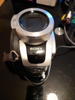 Carl Zeiss Sony Handycam Video Camera 406E Mini DVD Camcorder + Bag + Remote + Video Software 
