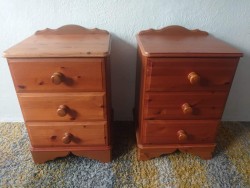 Matching bedside tables  