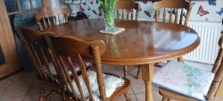 Dining table & 6 chairs  