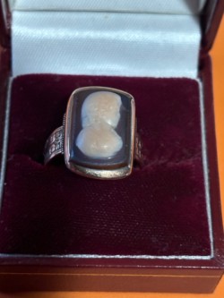 An Heavy Gold Carved Cameo Ring 