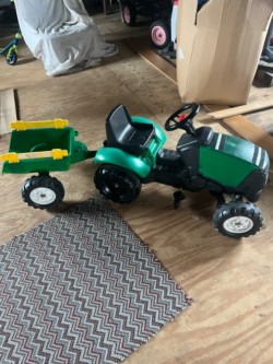 Child’s Tractor and trailer 