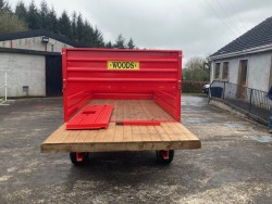 Red barley trailer with bale extension 