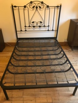 Unique Designed Black Metal Bed 
