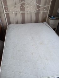 Bed with white frame (& mattress) 