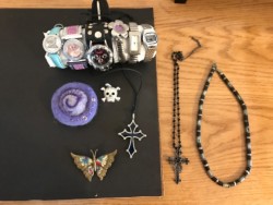 Assorted metal jewellery 