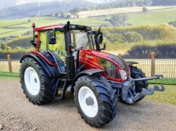 Wiking Valtra N143 HT3 Tractor 